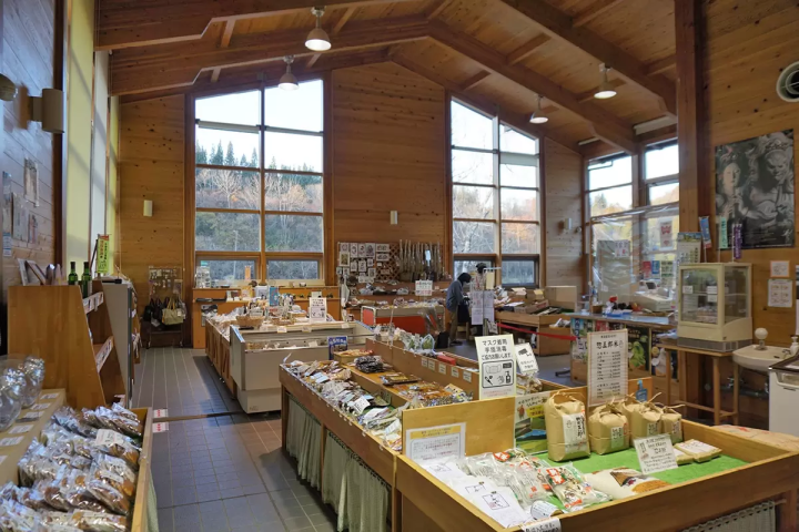 ไม่ใช่แค่ใบไม้เปลี่ยนสี! "สวนคอสมอส อุเอฮาระ" ทิวทัศน์ฤดูใบไม้ร่วงอันงดงาม อุโอนุมะ และสถานที่ท่องเที่ยวโดยรอบ พร้อมคู่มือแนะนำสถานที่ท่องเที่ยวและอาหารรสเลิศ