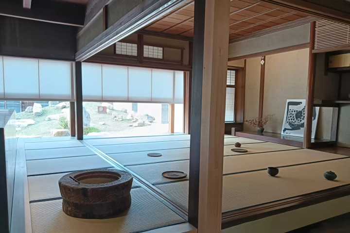 Old House Gallery"Ippatsu": A hidden cultural spot where Meiji-era architecture and modern art come together