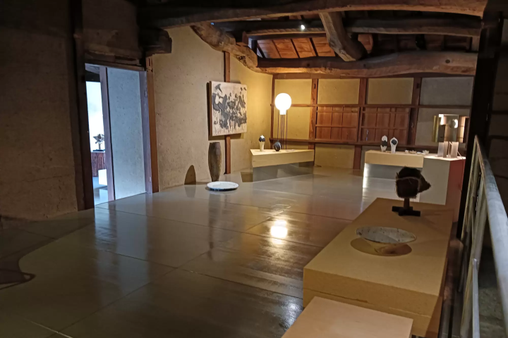 Old House Gallery"Ippatsu": A hidden cultural spot where Meiji-era architecture and modern art come together