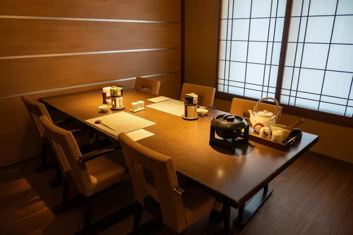 Luxury Getaway from Kyoto: Hanare Karoi with Private Open-Air Baths and Lake Biwa Views