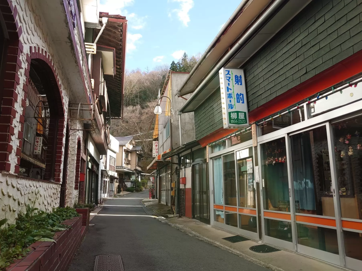 [군마현 나카노조 노조] 봄 여행 가이드: 천 그루의 복숭아나무와 유서 깊은 시마 온천