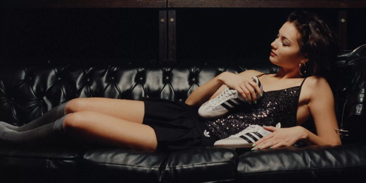 Introducing popular women's sneaker models and stores to enjoy at atmos pink!