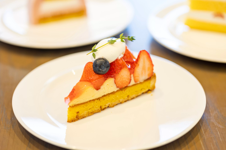 [30 minutes by car from Nagoya] Tokoname strawberry picking and strawberry sweets