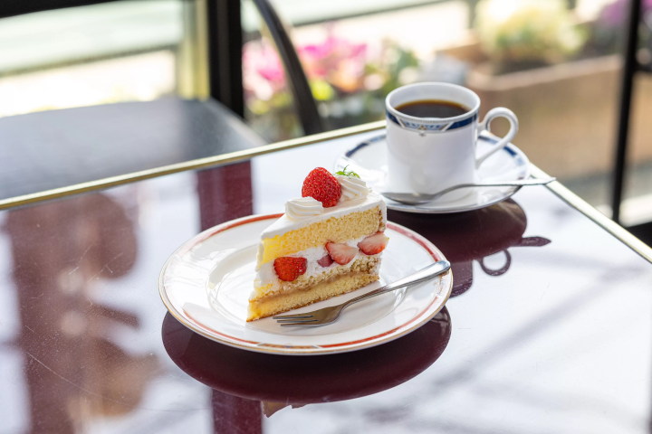 [30 minutes by car from Nagoya] Tokoname strawberry picking and strawberry sweets