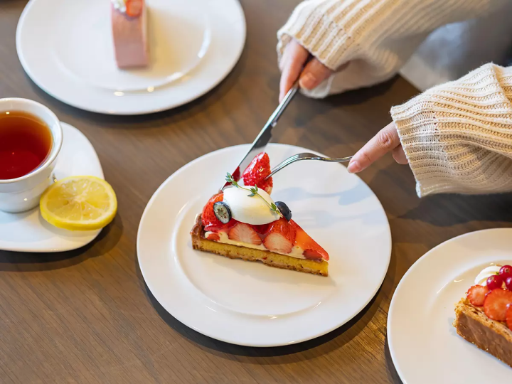 [30 minutes by car from Nagoya] Tokoname strawberry picking and strawberry sweets