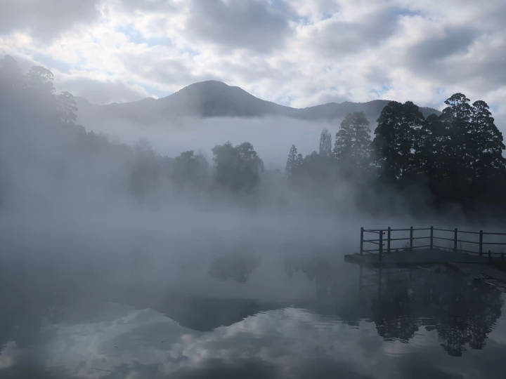 [유후인] 사진 찍기 좋은 킨린 호수로 향하세요. 아침 안개가 그려낸 환상적인 세계를 만날 수 있습니다.