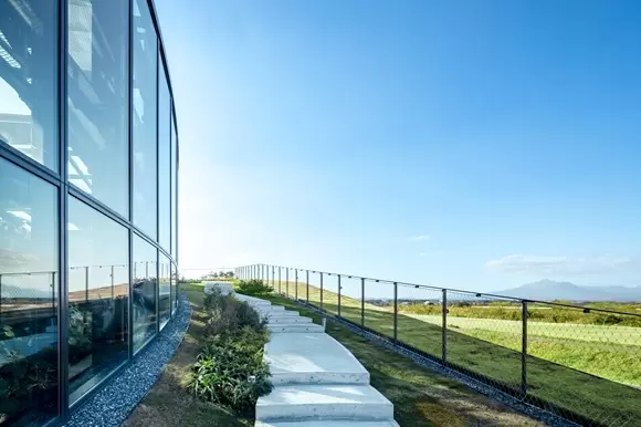 屋頂庭園「見晴らしの丘（望遠之丘）」