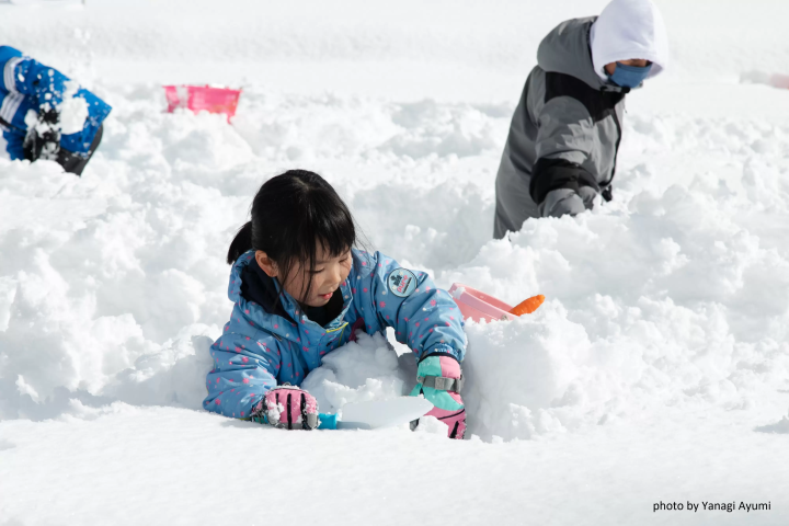 [니가타] 스키와 스노보드만으로는 부족해! 부모와 아이가 함께 즐길 수 있는 눈 덮인 명소들