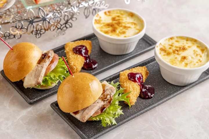 【東京 ホテル】春だけのいちごスイーツを満喫 「ストロベリーアフタヌーンティー」