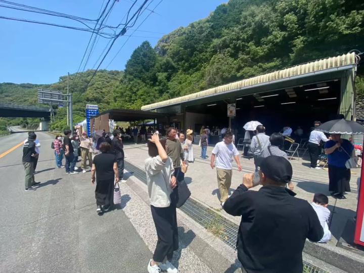 在縣界附近探索愛南的另一個小鎮。在「縣界市集」上，透過美食連結彼此。