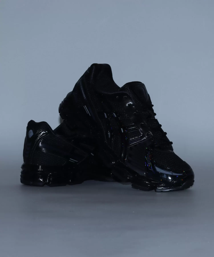 如果你想在日本购买运动鞋，那就去 atmos 吧！我们这里有一系列 atmos 独家商品！