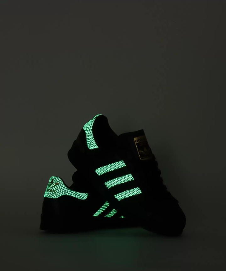 如果你想在日本购买运动鞋，那就去 atmos 吧！我们这里有一系列 atmos 独家商品！