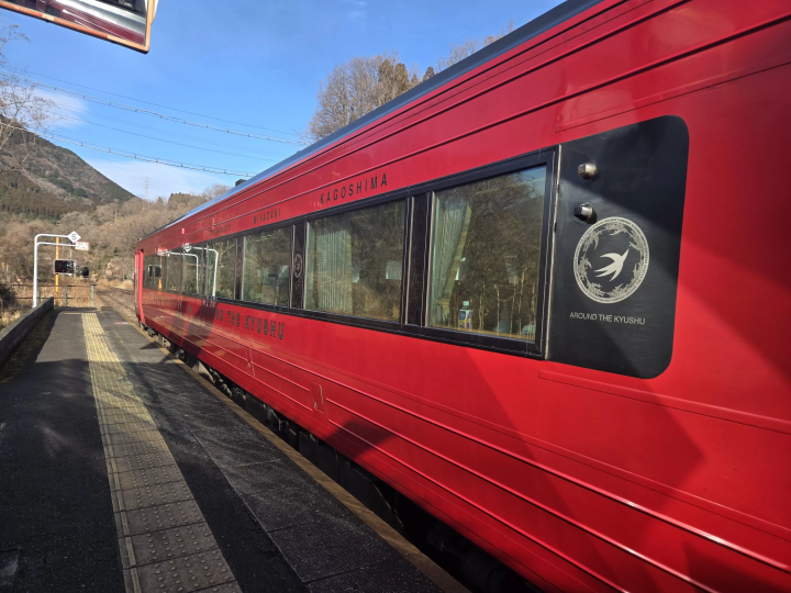 วิธีขึ้นรถไฟด่วนจากสถานีที่ไม่มีเจ้าหน้าที่ประจำอยู่