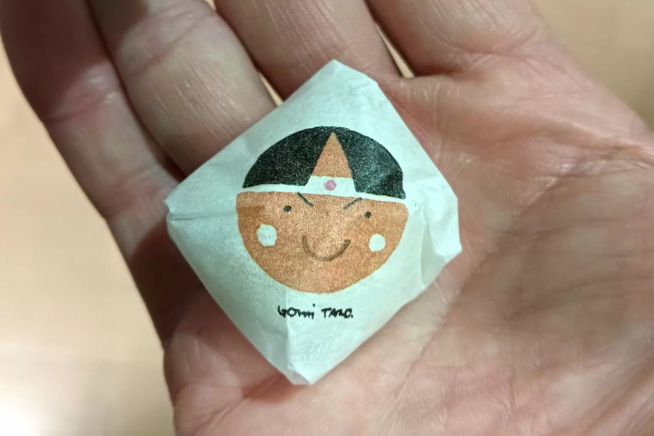 พูดถึงของฝาก โอคายาม่า"คิบิดังโกะ [ดังโกะ]" นี่แหละคือของที่ห้ามพลาด! เราไปเยี่ยมชมร้าน "โคเอโด" (เมือง โอคายาม่า) ซึ่งเป็นร้านเก่าแก่ที่เปิดมานานแล้ว