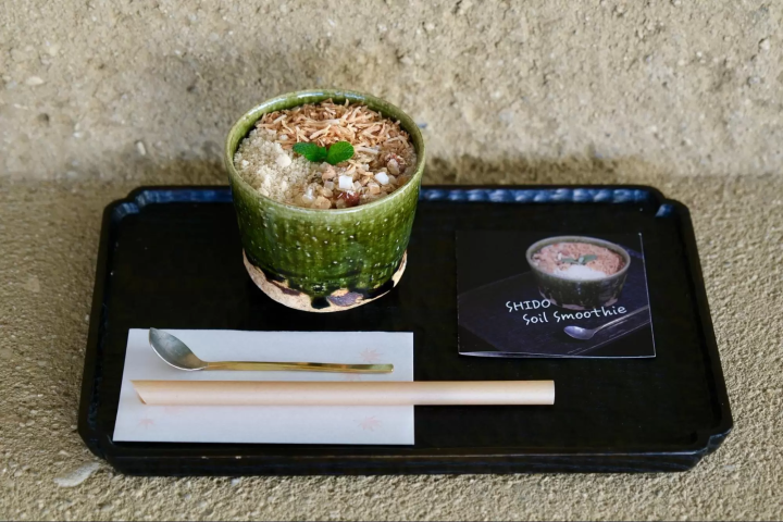 SHIDO咖啡館的「可食用土壤」冰沙 