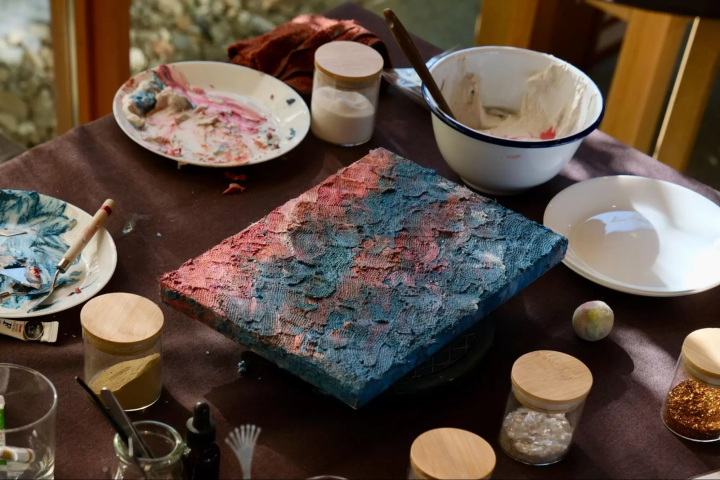 「tutito」工作坊結束後，桌上擺放著一些作品。 