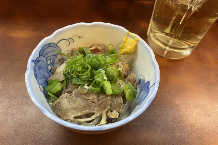 Naritaya is a Traditional Japanese Izakaya loved by locals in Okayama ! Must-try specialties include Torisu (Chicken with Vinegar Sauce) and Yudofu (Hot Tofu).
