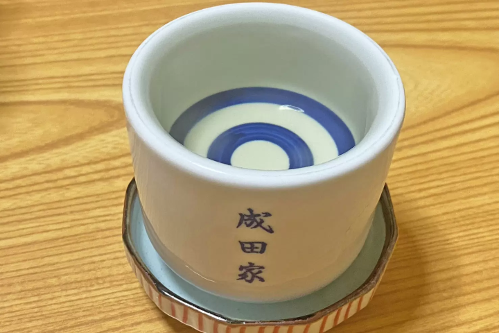 Naritaya is a Traditional Japanese Izakaya loved by locals in Okayama ! Must-try specialties include Torisu (Chicken with Vinegar Sauce) and Yudofu (Hot Tofu).