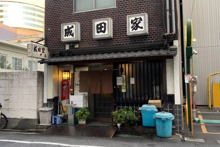 Naritaya is a Traditional Japanese Izakaya loved by locals in Okayama ! Must-try specialties include Torisu (Chicken with Vinegar Sauce) and Yudofu (Hot Tofu).