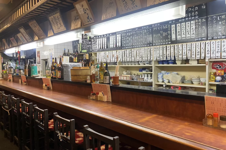 Naritaya is a Traditional Japanese Izakaya loved by locals in Okayama ! Must-try specialties include Torisu (Chicken with Vinegar Sauce) and Yudofu (Hot Tofu).