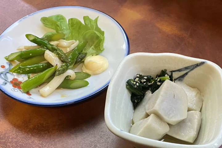 Naritaya is a Traditional Japanese Izakaya loved by locals in Okayama ! Must-try specialties include Torisu (Chicken with Vinegar Sauce) and Yudofu (Hot Tofu).