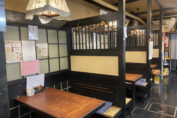 Naritaya is a Traditional Japanese Izakaya loved by locals in Okayama ! Must-try specialties include Torisu (Chicken with Vinegar Sauce) and Yudofu (Hot Tofu).