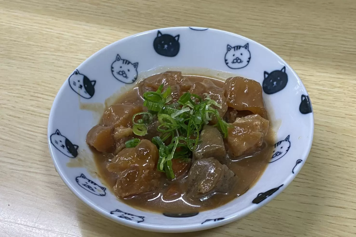 Naritaya is a Traditional Japanese Izakaya loved by locals in Okayama ! Must-try specialties include Torisu (Chicken with Vinegar Sauce) and Yudofu (Hot Tofu).