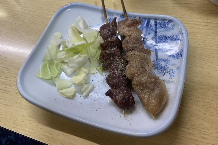 Naritaya is a Traditional Japanese Izakaya loved by locals in Okayama ! Must-try specialties include Torisu (Chicken with Vinegar Sauce) and Yudofu (Hot Tofu).