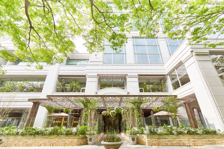 カフェ＆ダイニング ゼルコヴァ