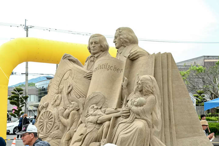 沙子会说话。来鹿儿岛县南萨摩市吹上滨沙雕节，体验世界顶级的艺术之美。