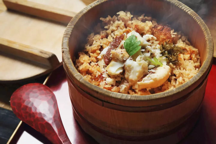 Easy, no-transfer trip! 2-day, 1-night trip to Dogo Onsen and Matsuyama Castle by express bus from OCAT