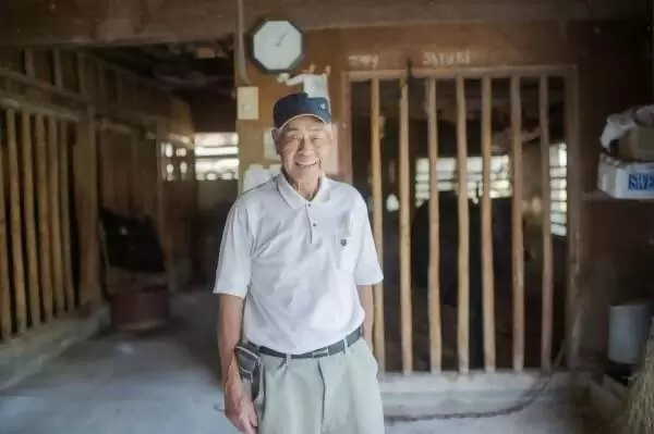一位養牛71年、現年88歲的老人，拜訪了松阪牛肉的「神靈」。