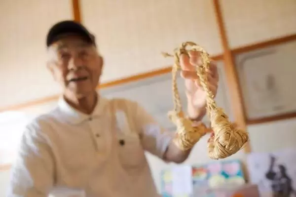 一位養牛71年、現年88歲的老人，拜訪了松阪牛肉的「神靈」。
