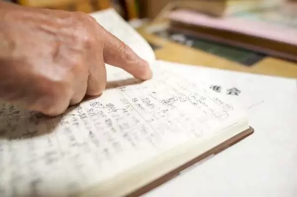 一位養牛71年、現年88歲的老人，拜訪了松阪牛肉的「神靈」。