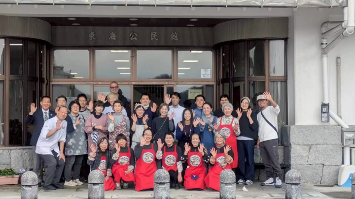 현지 어머니들이 강사로 나섭니다! 아이난 마을에서 잡은 신선한 생선을 사용한 현지 음식인 도미밥 요리 강습입니다.