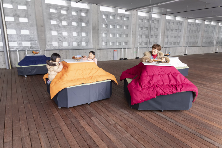 Kotatsu cart photo by Nakamura Osamu 