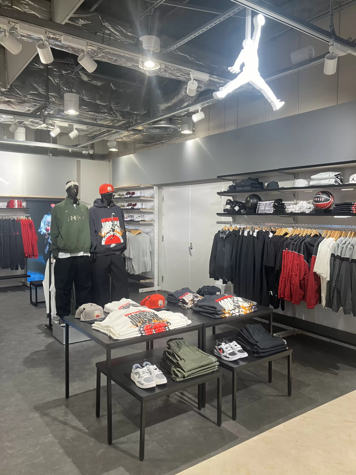 [คูปองใช้ได้เฉพาะที่ร้านแฟล็กชิปสโตร์] ขอแนะนำมุมพิเศษสำหรับชุดกีฬาฤดูใบไม้ผลิและกิจกรรมวิ่งมาราธอน!