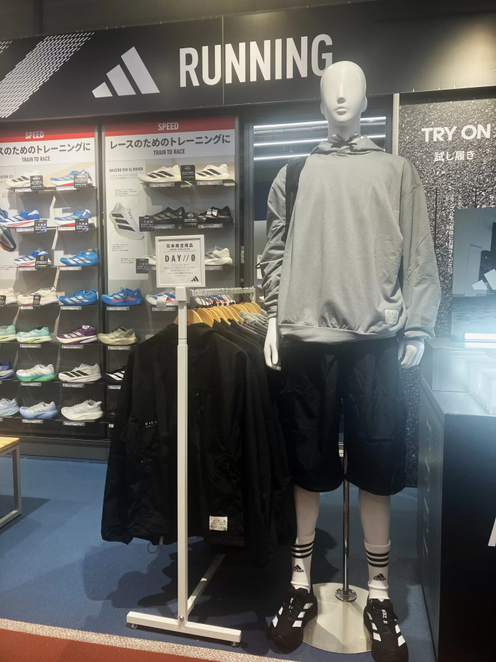 [คูปองใช้ได้เฉพาะที่ร้านแฟล็กชิปสโตร์] ขอแนะนำมุมพิเศษสำหรับชุดกีฬาฤดูใบไม้ผลิและกิจกรรมวิ่งมาราธอน!