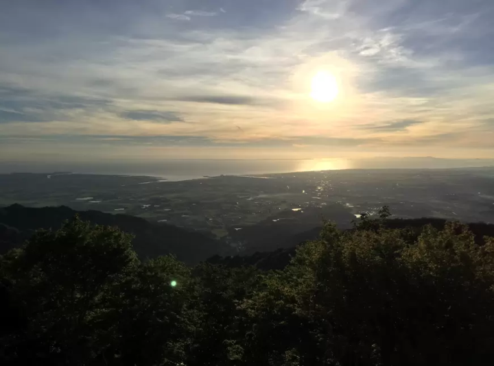 尽情欣赏三重县松阪市的壮丽全景！推荐给初学者的自然徒步路线。