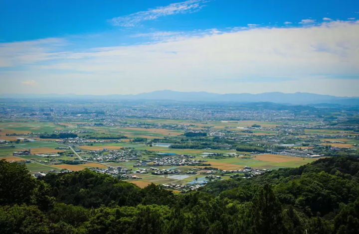 尽情欣赏三重县松阪市的壮丽全景！推荐给初学者的自然徒步路线。