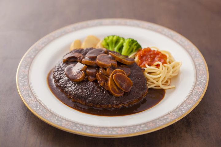 Bouquet also has a terrace, and you can bring your dog along. 