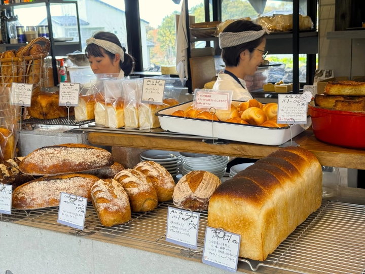 A day trip from Tokyo ! Visit famous cherry blossom spots and spring sweets and bakeries in Hokuto City , Yamanashi Prefecture