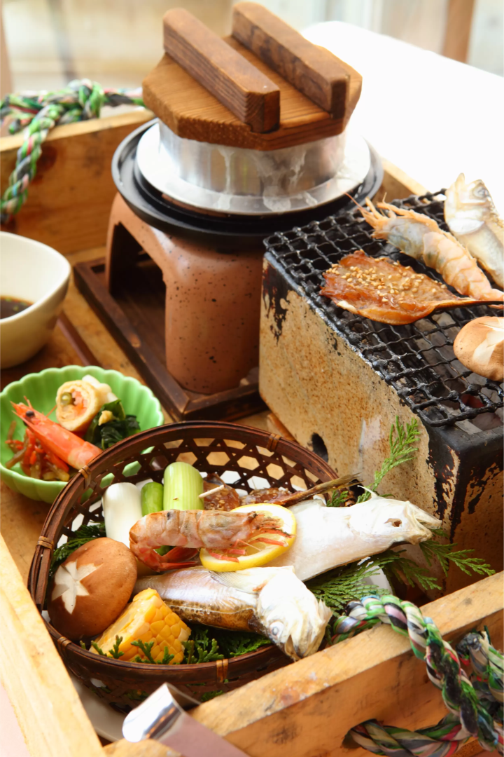 Our specialty, the "Toro Box Bento," is modeled after the box used to store fish and shellfish landed at the fishing port, and is packed to the brim with the bounty of the mountains and sea of ​​Tajima, as well as fresh ingredients unique to this region. 