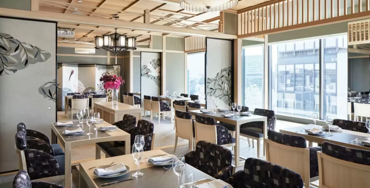 モダンと和テイストが融合したGINZA SIX「THE GRAND LOUNGE」の店内