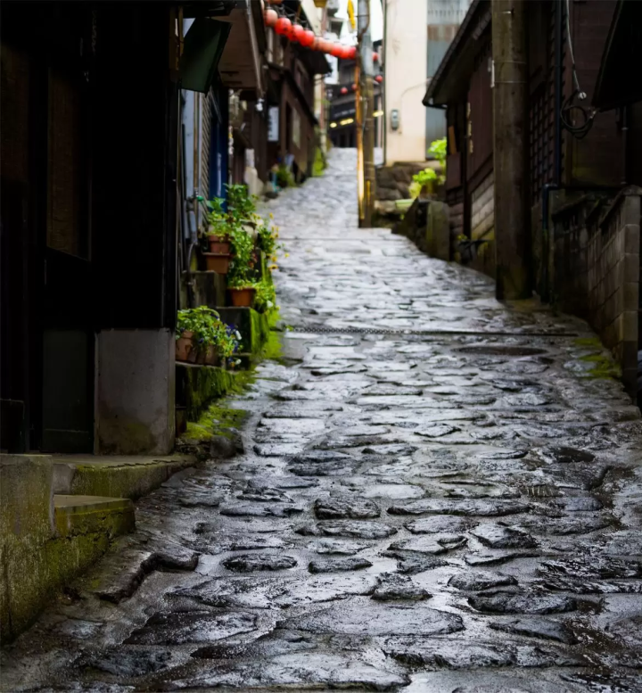 [Yufuin] Yunohira Onsen: A Hidden Gem of Red Lanterns and Ancient Stone Paths