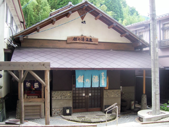 [Yufuin] Yunohira Onsen: A Hidden Gem of Red Lanterns and Ancient Stone Paths