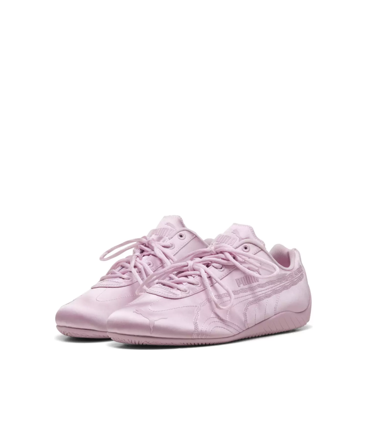 Introducing popular women's sneaker models and stores to enjoy at atmos pink!
