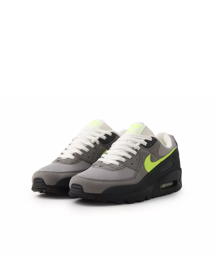 일본에서 스니커즈를 구매하고 싶으시다면 atmos를 방문하세요! atmos만의 특별한 상품들을 만나보실 수 있습니다!