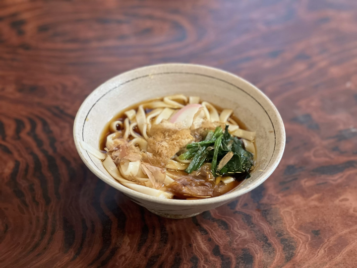 They also have Kishimen noodles, a specialty of Aichi Prefecture.