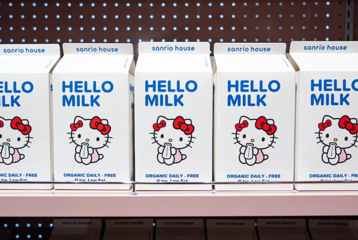 隱藏版吊飾採用「牛奶盒造型」包裝